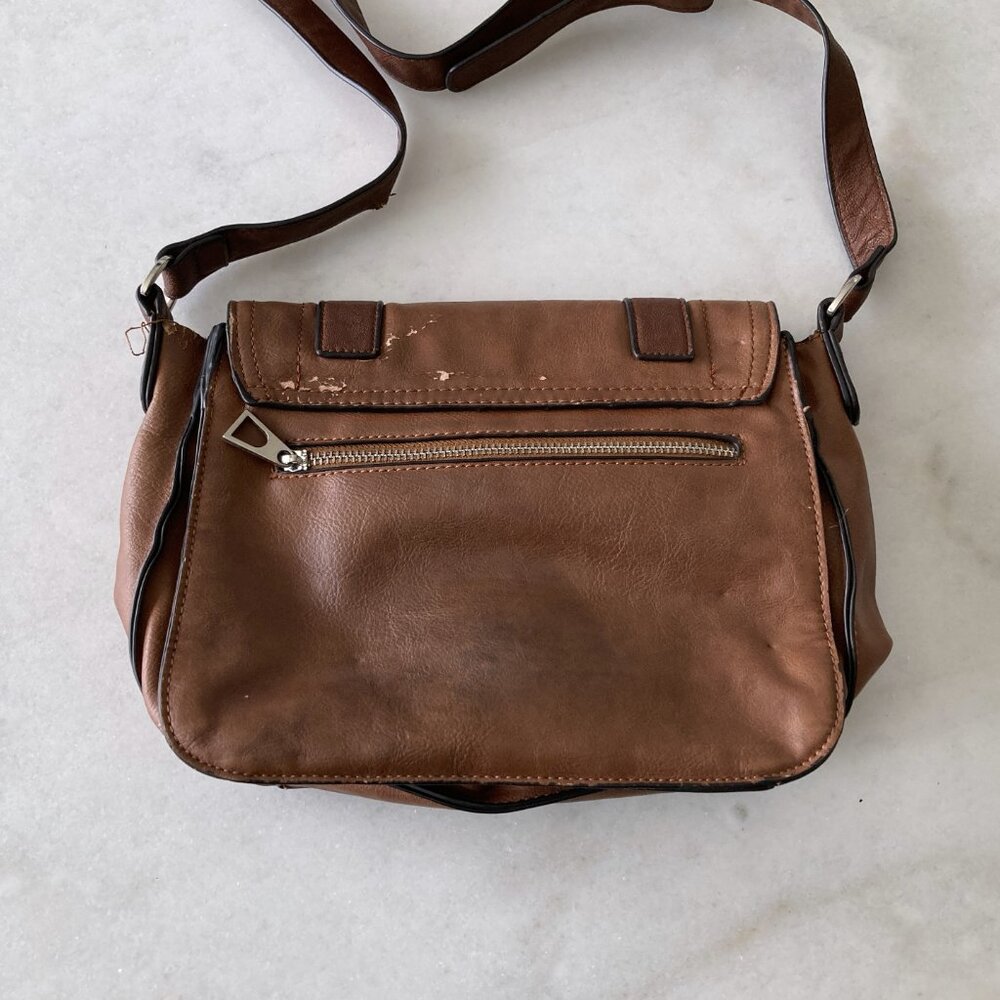 Le Chateau tan brown satchel crossbody bag / purse with buckles, messenger style - Picture 10 of 11